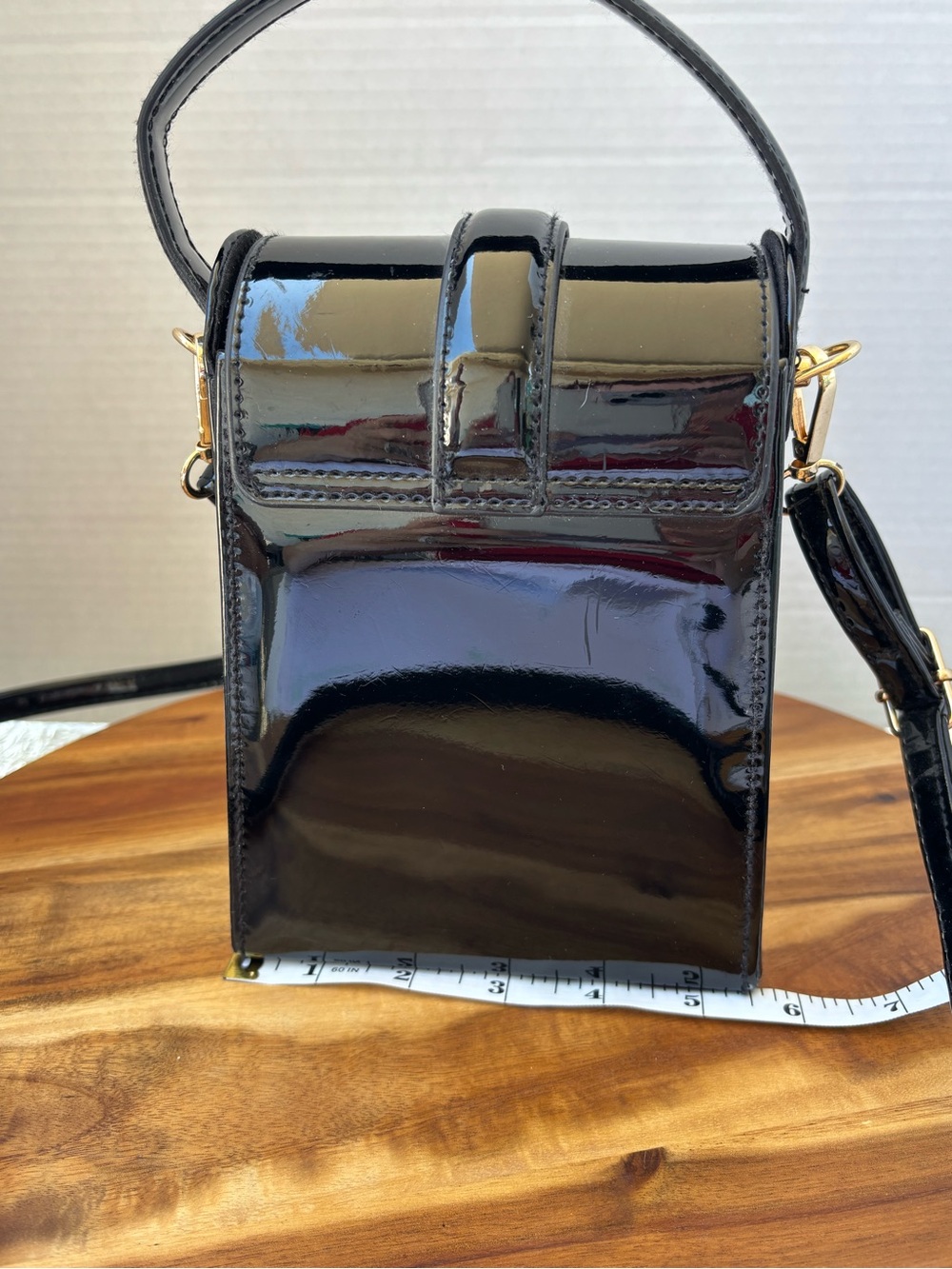 1950’s Style Black box purse with Gold Hardware - Picture 2 of 8